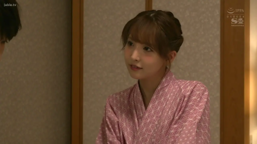 室内 · 脸部特写 · 温柔 · 粉色和服