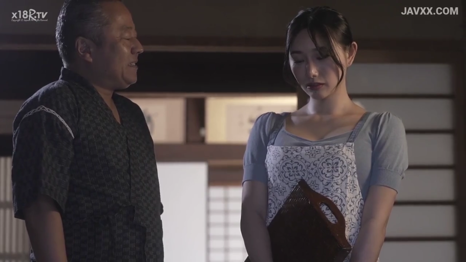 坐姿 · 专注 · 中景 · 灰色百褶裙 · 衣物 · 自然光 · 整理衣物 · 窗边
