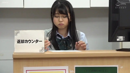 室内 · 座り姿勢 · 半身 · JK制服 · 呆萌 · 工作