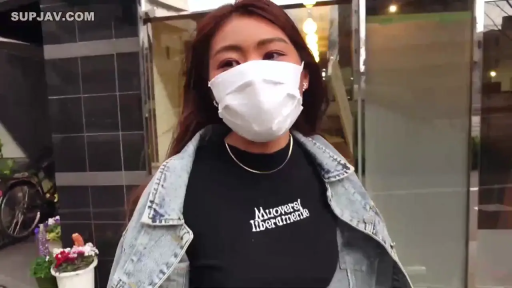 Conversation · Stand · 自然 · Half-body · Outdoor · 口罩 · Amateur · 牛仔外套