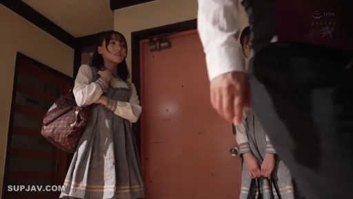 会話 · 真剣 · 站立 · 全景 · ハンドバッグ · プロットシーン · 室内门口 · 格纹校服