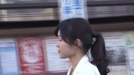 职业装 · 街道 · 侧脸