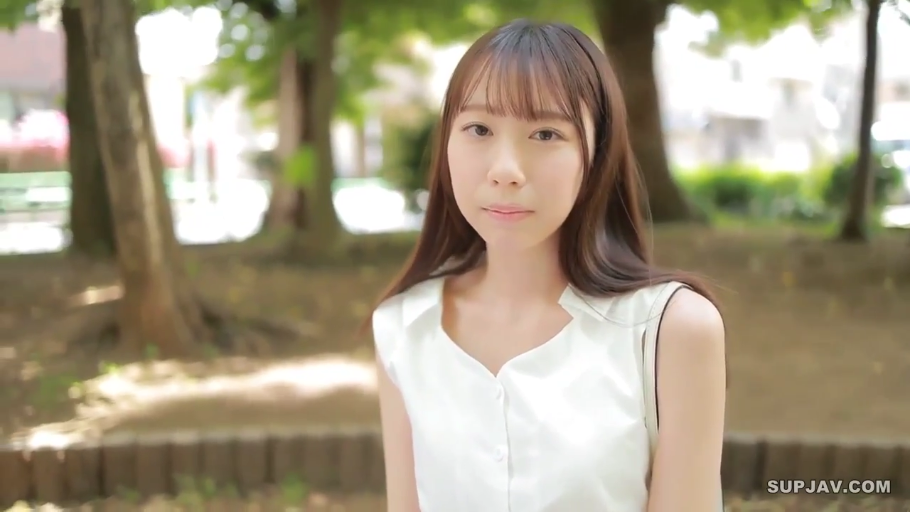 站立 · 微笑 · 半身 · 户外 · 整理衣物 · 浴衣 · 真人