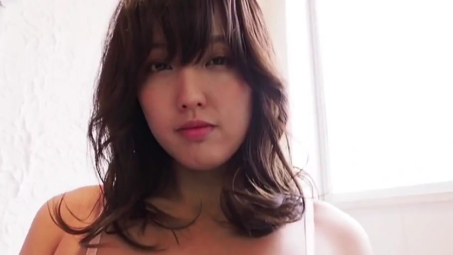 室内 · 面部 · 平静 · 对视 · 高清 · 白色内衣 · 正面