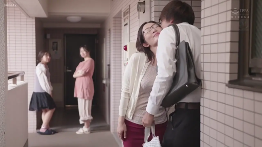 全景 · 红裙 · Smile · 挎包 · 公寓走廊 · 依偎 · 亲昵调情 · 剧情向内容