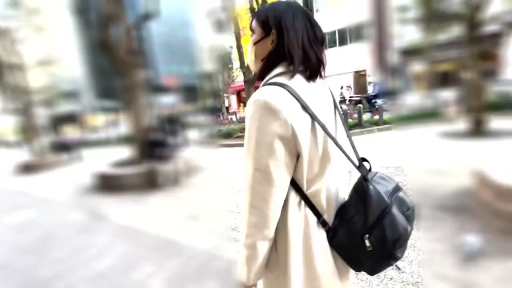 自然 · 街道 · 行走 · 背包 · 走路 · 米色大衣 · 侧拍模糊