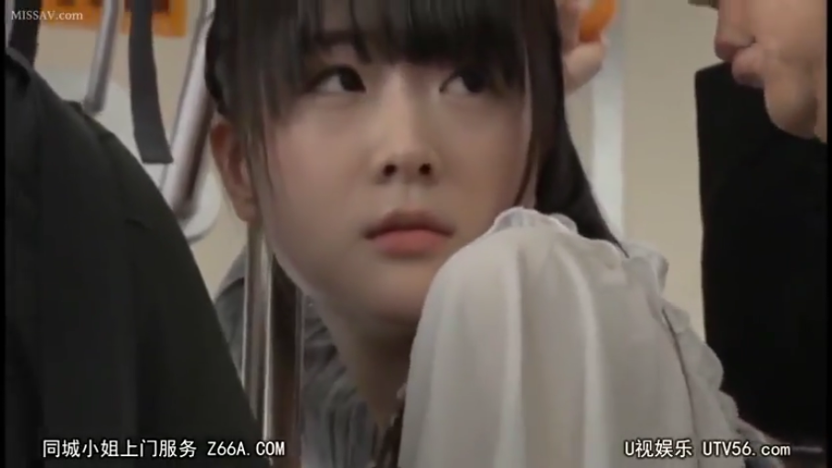 Stand · White top · 头部特写 · 电车