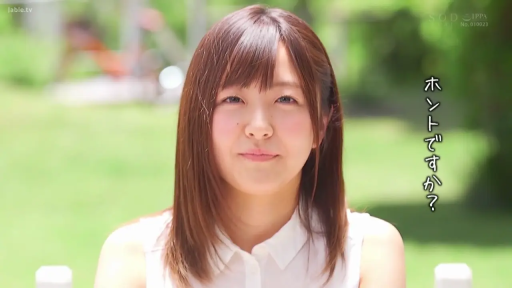 坐姿 · 比基尼 · 多人 · 演播室 · 开心 · 背景板 · 录制节目 · 成人综艺