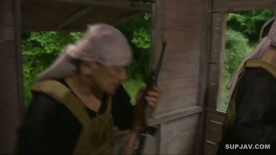 中景 · 木屋 · 战术背心