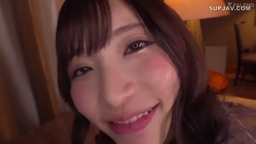 室內 · 臉部特寫 · 脸红 · 檯燈 · 第一人稱視角 · 注視 · 不詳 · 探頭