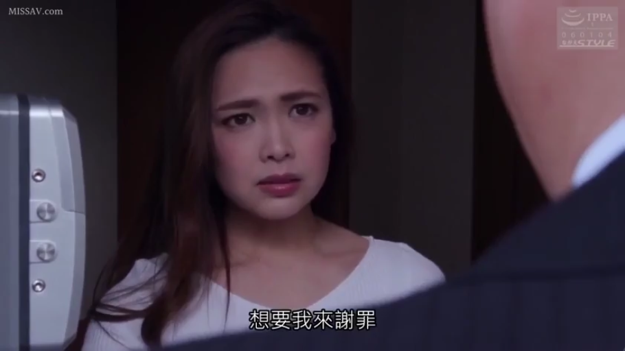 室内 · 交谈 · 面部特写 · 白色上衣 · 中文字幕 · 对视 · 忧虑 · 医疗仪器