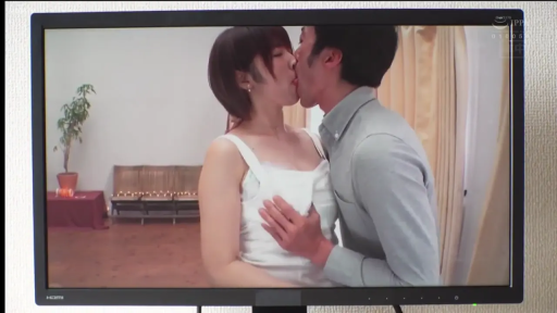 室内 · 投入 · 中景 · 站姿 · 偷窥视角 · 抚摸 · 吊带衫 · 显示器