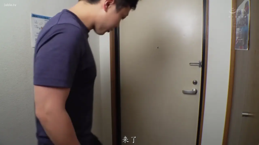 坐姿 · 专注 · 卧室 · 电脑 · T恤 · 看电脑 · 宅男