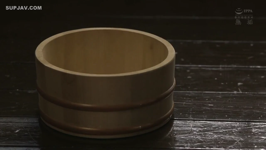 浴室 · 静物 · 木桶 · 木桶特写