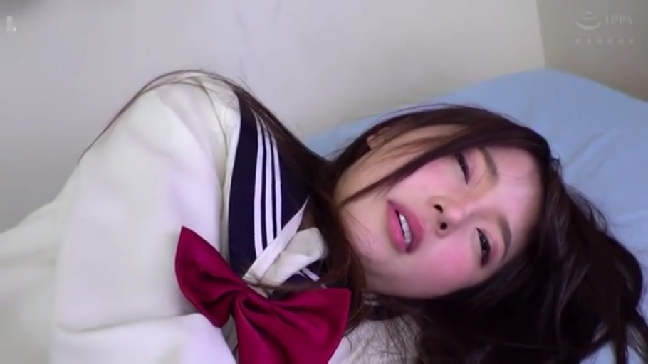 面部 · 卧室 · 迷离 · 枕头 · 注视 · JK制服 · 红色领结 · 侧卧