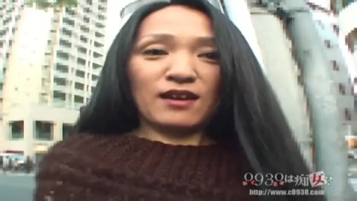 臉部特寫 · 站姿 · 自然 · 户外 · 毛衣 · 熟女 · 说话