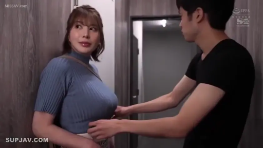 巨乳 · 抚摸 · 期待 · 室内走廊 · 靠墙站立 · 蓝色紧身针织衫