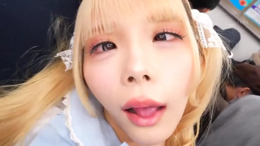 脸部特写 · 女仆装 · 电车