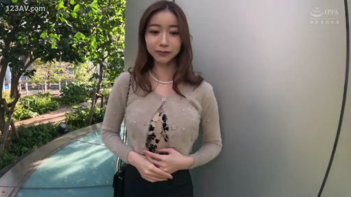 卧室 · 享受 · 舔弄乳头 · 枕头 · 裸体 · 卧姿 · 女同 · 乳部特写