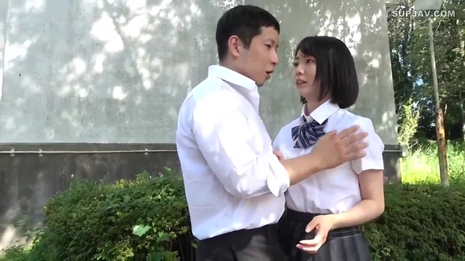 站立 · 中景 · 抚摸 · 户外 · 惊讶 · 制服诱惑 · 学生装