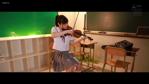 座り姿勢 · 教室 · 集中 · 小提琴 · 水手服 · 拉小提琴