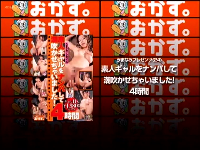 室内 · 严肃 · 脸部 · 站立 · 注视 · 亚洲女性 · 珍珠项链 · 黑色正装