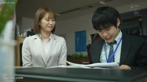 Sitting Posture · 办公室 · Medium shot · Smile · Suit · Workplace · 文件 · View file