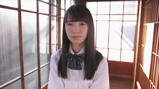 室内 · 校服 · 平静 · 半身 · 注视 · 端坐 · 黑长直