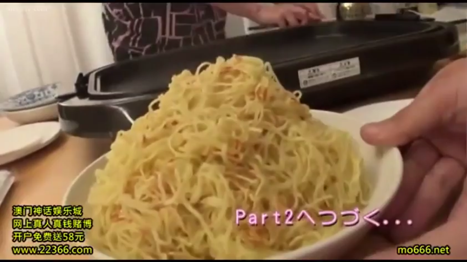 全裸 · 胸部特写 · 站姿 · 门口 · 眯眼 · SM束缚 · 口拉乳夹 · 乳夹铁链