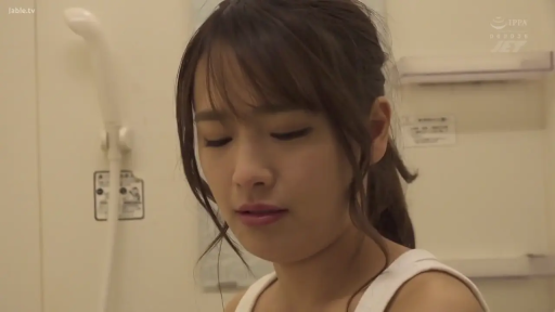 浴室 · 马赛克 · 跪姿 · 扶手 · 白色背心 · 私处 · 仰望 · 准备口交