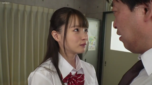 室内 · 校服 · 站立 · 平静 · 面部特写 · 对视