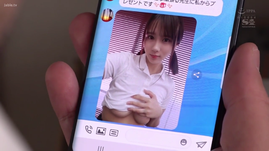 室内 · 胸部 · 白色POLO衫