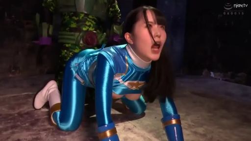 中景 · 口を開け · 爬行 · 受辱 · 怪兽 · 蓝色紧身衣 · 特撮 · 洞穴