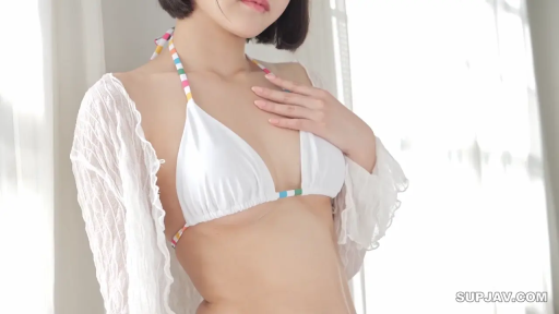 室内 · 胸部のクローズアップ · 站姿 · 胸を撫でる · 诱惑 · ショートヘア · 白色比基尼