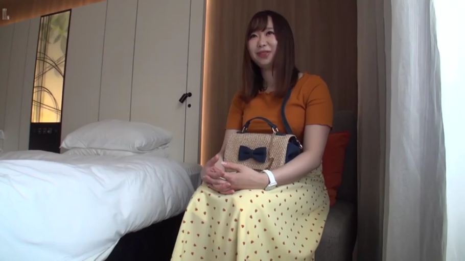 卧室 · 性行为 · 黑色内衣 · 床 · 臀部特写 · 背影 · 骑姿