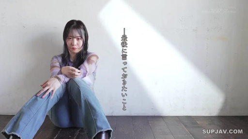 室內 · 坐姿 · 全身 · 平靜 · 凝视 · 熟女 · 紧身透视装