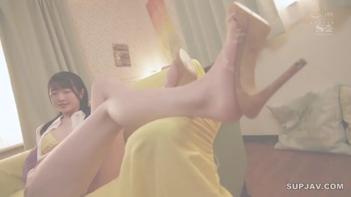 Indoor · 黄色比基尼 · 仰卧抬腿 · 腿部与足部特写