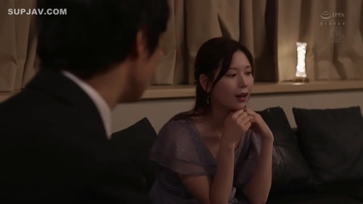 座り姿勢 · 会話 · 集中 · 中景 · デスクライト · リビング · デートシーン · 紫色蕾丝裙