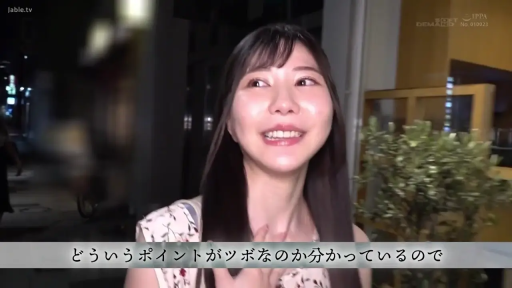 面部 · Standing Posture · Smile · Casual clothes · Amateur · 采访 · 街头