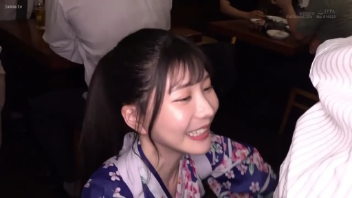 Sitting Posture · Close-up of the face · Smile · 居酒屋 · 餐具 · 浴衣 · 聚餐聊天 · 高马尾