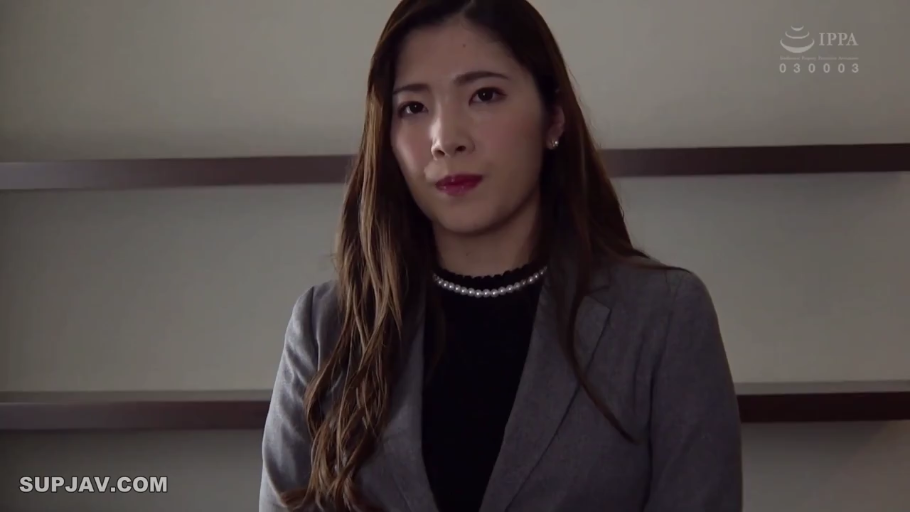 办公室 · 中景 · 自然 · 职业装 · 手机 · 职场 · 打电话 · 翘腿坐姿