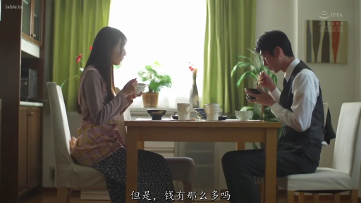 坐姿 · 严肃 · 中文字幕 · 餐厅 · 围裙 · 用餐 · 桌椅