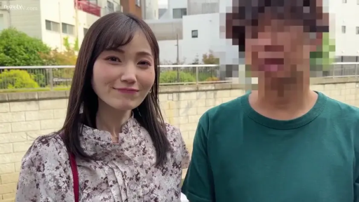 Close-up of the face · Stand · Floral shirt · Outdoor street