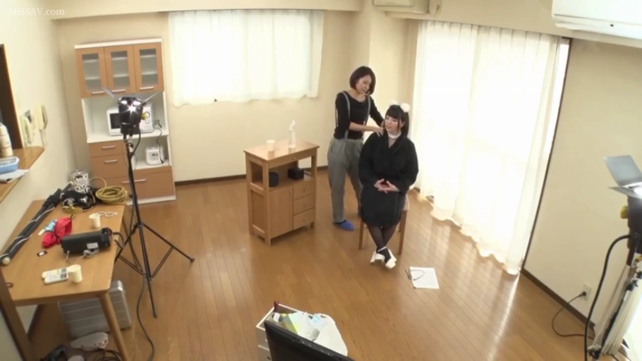 室内 · 坐姿 · 自然 · 远景 · 整理 · 补光灯 · 幕后 · 睡袍