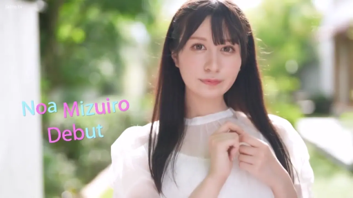 站立 · 半身特写 · 长发 · 模特摆拍 · 甜美微笑 · 屋外庭園 · 白色透视纱裙