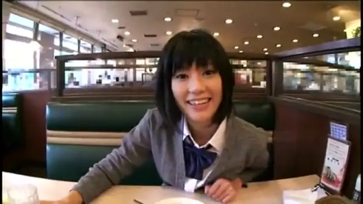 坐姿 · 中景 · 微笑 · 剧情 · 对视 · 餐厅 · JK制服 · 餐具