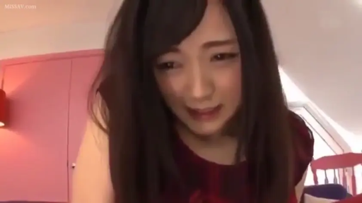 室内 · 面部 · 俯身 · 委屈 · 凝视 · 长发 · 红色上衣