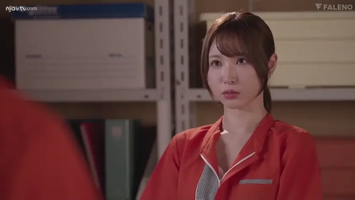 平静 · 剧情交代 · 货架 · 红色工作制服 · 剧情角色扮演 · 站立面对面 · 仓库储物间