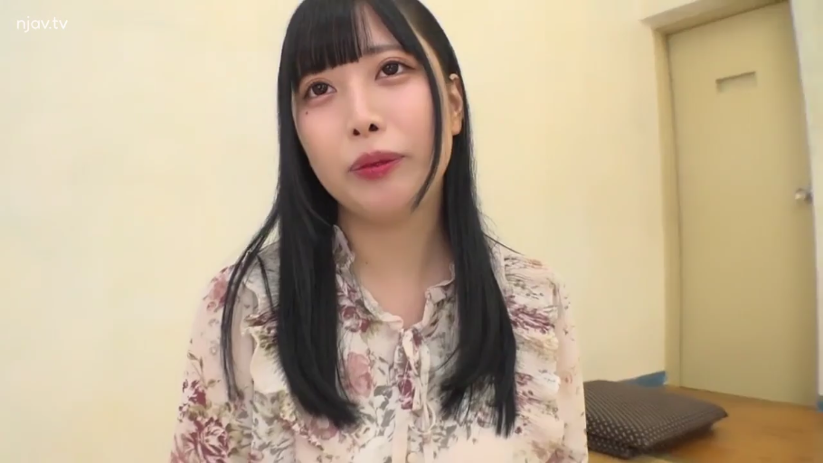 全裸 · 性行为 · 俯卧 · 床上 · POV视角 · 躯干特写 · 开朗 · 被单