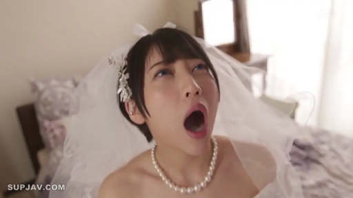 室内 · 脸部特写 · 仰头 · 婚纱